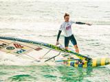 Adrien Bosson remporte la finale Tow in  à Brutal Beach