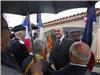 Alain Trillat, président du Comité de coordination des associations patriotiques, salue les porte-drapeaux.
