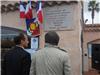 Le député-maire Jean-Sébastien Vialatte et le conseiller général et premier adjoint Joseph Mulé se recueillent devant la plaque commémorative après avoir déposé la gerbe de la municipalité.