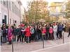 Chaque classe a dû patienter avant de gagner l'enceinte de la salle Jean Moulin