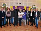 Le Lions Club Six-Fours Sanary Bandol remet un chèque à Dyspraxie France Dys