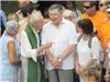 Le père Hubert l'été dernier avec Robert Bénéventi, le maire l'Ollioules.