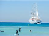 Le Wind Surf (ancien Club Med 1) en escale à Sanary