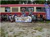 Tous devant le train avec enfants, parents, docteurs, infirmières , kiwaniens et les bénévoles de l'association ATTC qui s' occupe du bon fonctionnement du train.