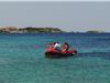 Et ont ramené les deux estivantes sur la plage