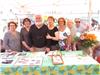 Sur le stand d'Ollioules d'Abord et de Solidarité Ollioulaise, on a toujours le sourire.