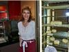 Séverine est au comptoir. Ici à coté de la vitrine réfrigérée des vacherins (3€ le vacherin individuel  humm !)