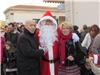 Le Père Noël a été accueilli au nom du Maire d'Ollioules par Michel Thuilier et Geneviève Barbier