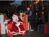 Le Père Noël sous le grand sapin