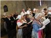 Lou Raïoulet chante en provençal pendant la messe de dimanche.
