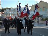 Défilé dans le vent sur le port du Brusc