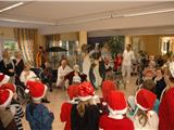 Les élèves du Brusc fêtent Noël avec les résidents des Charmettes