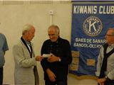 Le Kiwanis Baies de Sanary-Bandol-Ollioules remet un chèque à la Maison Bleue.