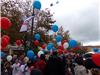 Le lâcher de ballons place des Poilus.