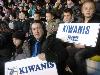 Au centre Marc Escudero, membre du Kiwanis et principal organisateur du Show Bastien Remy. Photo prise au Stade Mayol lors d’un entrainement de l’équipe de France. Le Kiwanis avait amené plusieurs enfants assister à l’événement.