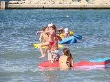 L'association Handisport de Six-fours a amusé les enfants dans la mer.