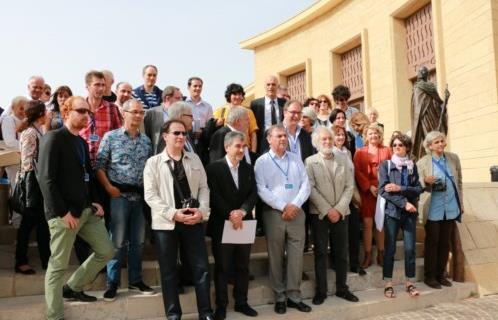 Participants organisateurs et partenaires, posent à la sortie du Théatre Galli