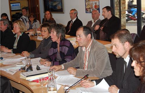 Philippe Guinet, Hervé Fabre et Martine Roussel (de droite à gauche) très attentifs