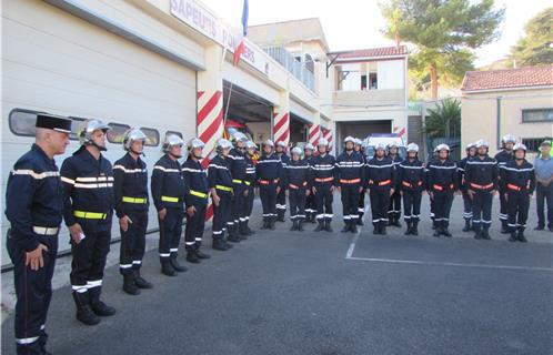 Avec, à gauche, le lieutenant Stéphane Gilkens, ils sont 65 soldats du feu à veiller sur Ollioules, ses habitants, ses maisons et ses forêts