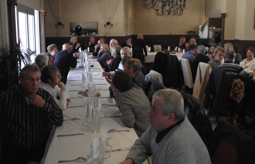 Ambiance des plus chaleureuses pour ce premier repas à l'extérieur. 