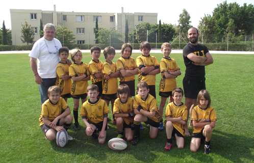 Jean-Paul Gimenez, et l'entraîneur Julien avec les U11 de Sanary Ovalie.