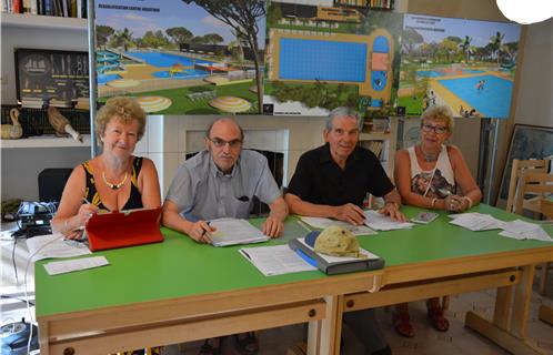 La secrétaire Geneviève Perret, le présidence Michel Le Port, le trésorier Maurice Derras et la vice-présidente Marie Sagnol.