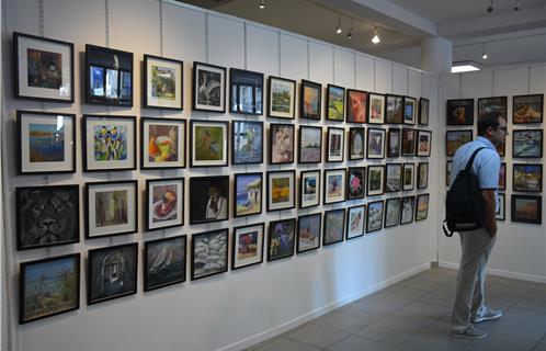 Des œuvres sur différents thèmes sont exposées à l'espace Saint-Nazaire de Sanary.