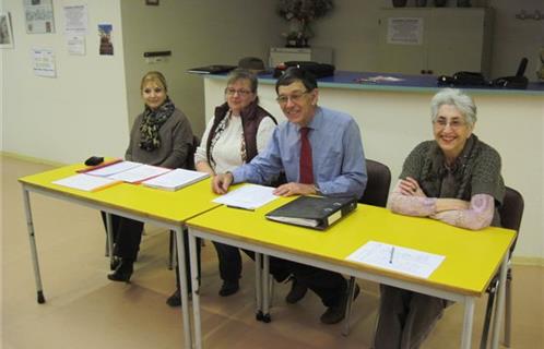 Jean-Claude François, président de la Palette Ollioulaise, entouré des membres de son bureau.