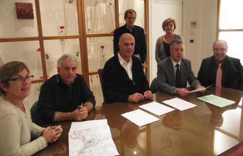 La signature de la convention s'est déroulée en mairie en présence notamment de Ferdinand Bernhard,de François Cavallier et de Jean-Luc Granet.