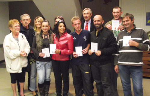 Guy Margueritte, conseiller municipal, Servane Roussel (qui s'est occupée de l'organisation de cette formation), Virginie Neyen, Sauveur Amico, Marie-Thérèse Raimbaud  et les heureux diplômés.