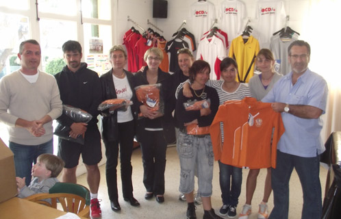 L'équipe une féminine a reçu les survêtements samedi en présence de Roger Attard, l'entraîneur Stéphane Calabrèse et Olivier Devant d'OCD 13.