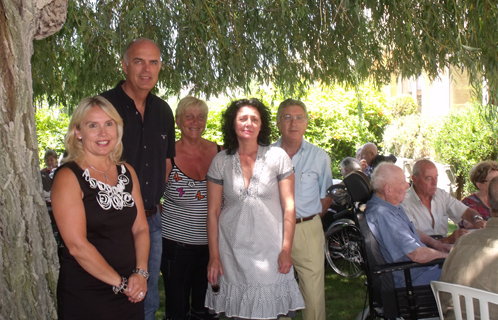 Le déjeuner champêtre s'est déroulé dans le jardin de la maison de retraite en présence de Ferdinand Bernhard, maire de Sanary.