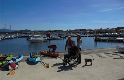 Laurent, heureux, a terminé son initiation kayak