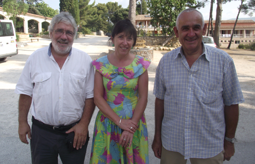Nadine (accueil et secrétariat), entourée à gauche de José Burgos (Rêves et découvertes) et de Bernard Castinel, président du Centre Azur.