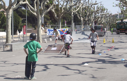 Dès l'ouverture les enfants se sont empressés sur l'espace rollers-skate.