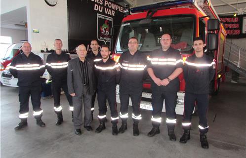 Aux côtés de Michel Thuilier, adjoint au Maire, délégué à la Sécurité, les sept Sapeurs Pompiers de garde pour la Saint Sylvestre.