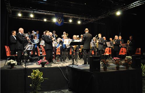 Au début du concert les musiciens ont entonné la Marseillaise en hommage aux victimes des attentats de Paris.