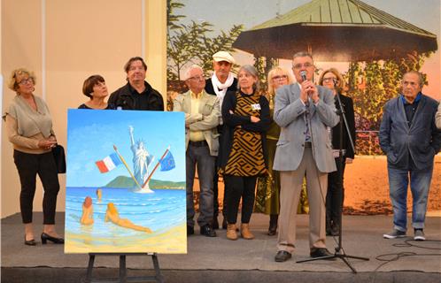 Rolland Duffo, président de l'association l'Art en Action, présente les artistes plasticiens et déclare ouvert le salon d'automne !