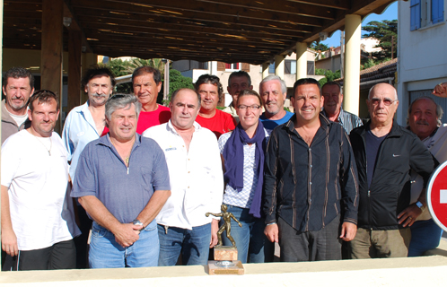 Samedi débute "le souvenir Jean-Claude et Fanfan Escriva". Ici l'équipe de la boule joyeuse des îles avec Alain Escriva sur la droite.