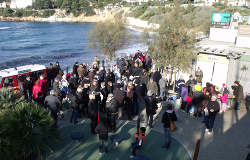 Il y avait foule sur la plage de Portissol pour le traditionnel bain de noël. 