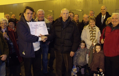 Remise du chèque à Jean-Marie Haouir au Gymnase de la Vernette