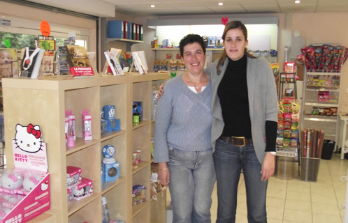 Viviane et Sandrine, mère et fille vous accueilleront à Sanary Presse.