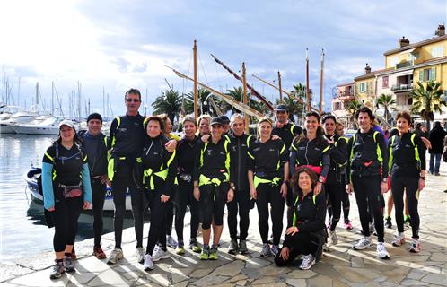 Le groupe des compétiteurs de "Running Sanary" sur le port