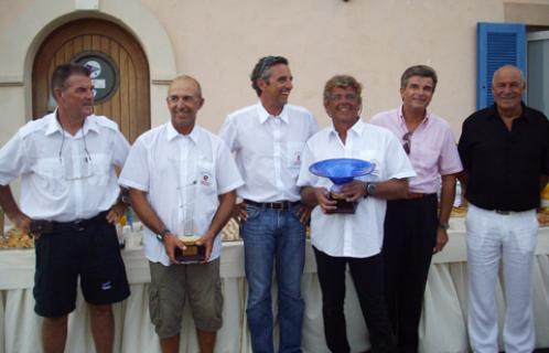 Les vainqueurs de l'étape à Sanary, en présence de l'adjoint Patrice Esquoy