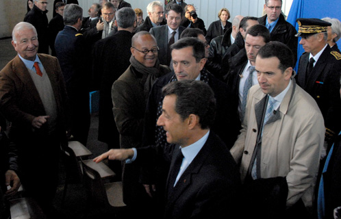 Jean-Sébastien Vialatte aux côtés de Nicolas Sarkozy, lors de la visite du président de la République à la CNIM (La Seyne sur Mer) – (Photo de Marie Diane Tassy)
