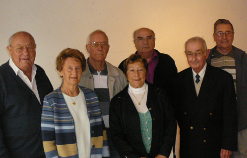Comité de direction de « Six-Fours vous accueille », association dirigée par Emile Honoré (en 5ème position en partant de la gauche sur la photo).