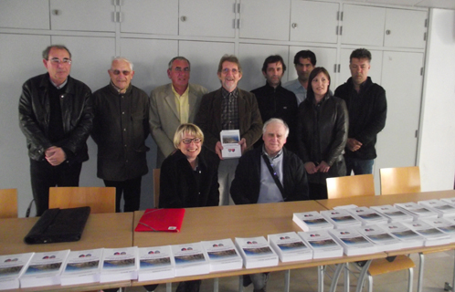 Une partie des rédacteurs de l'ouvrage autour d'Henri Ribot.