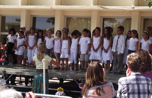 Les plus petits ont ouvert les festivité à l'école élémentaire des Lônes.