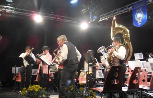 La première partie assurée par l’orchestre New Orléans 6/4-Dixieland.