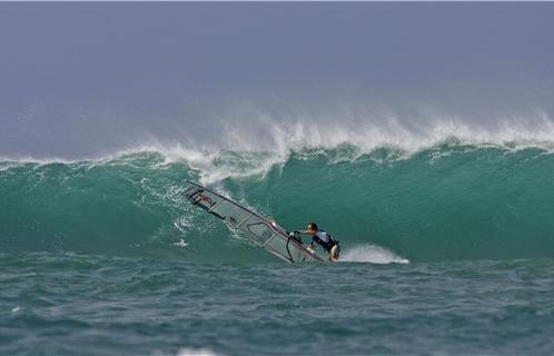 En plein surf au Cap Vert (photo Benjamin Thouard)